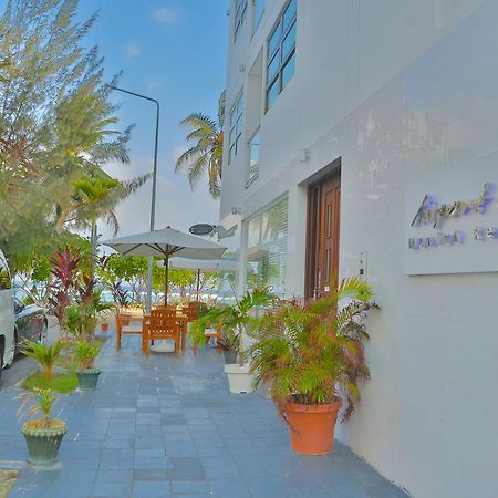 Airport Beach Hotel ฮุลฮูมาเล ภายนอก รูปภาพ