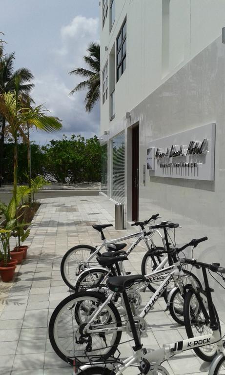 Airport Beach Hotel ฮุลฮูมาเล ภายนอก รูปภาพ