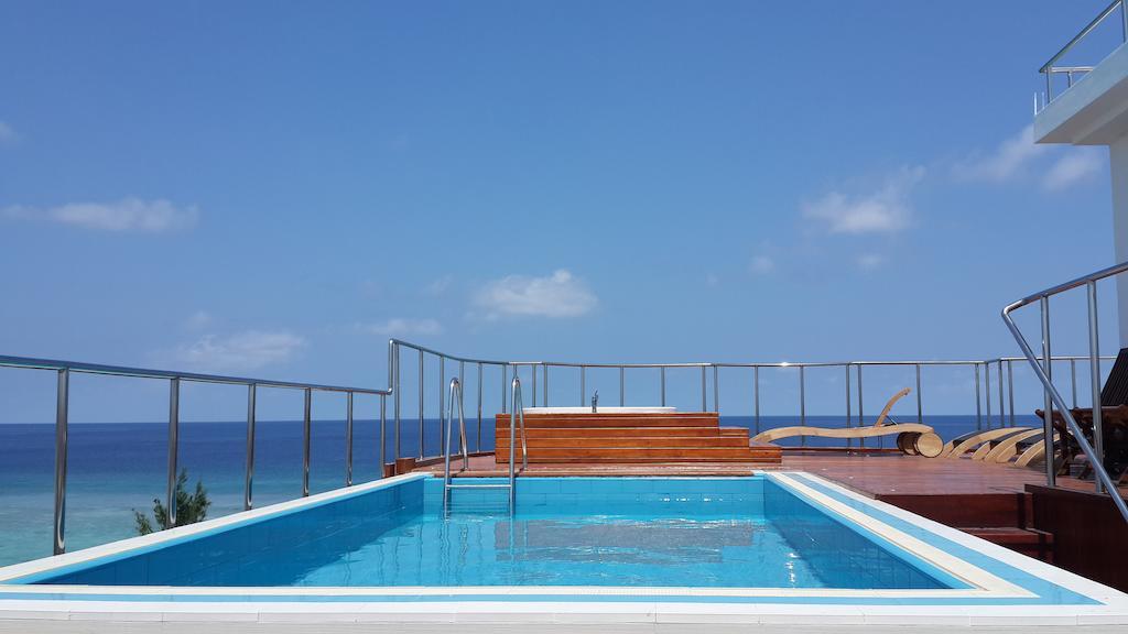 Airport Beach Hotel ฮุลฮูมาเล ภายนอก รูปภาพ