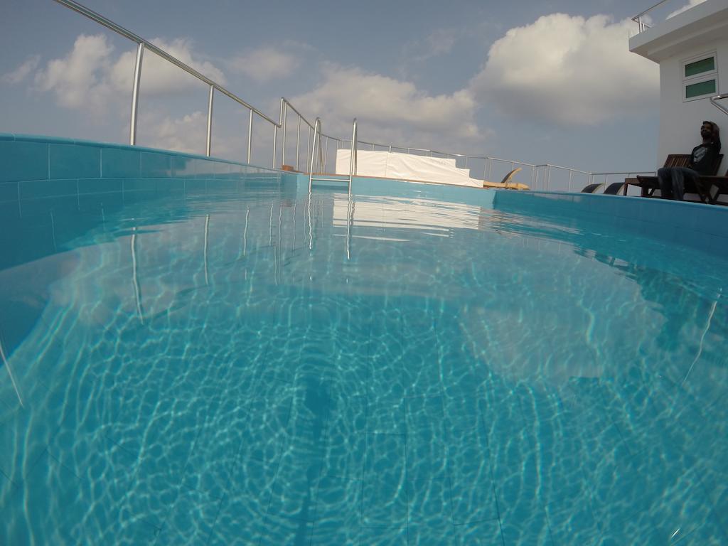 Airport Beach Hotel ฮุลฮูมาเล ภายนอก รูปภาพ