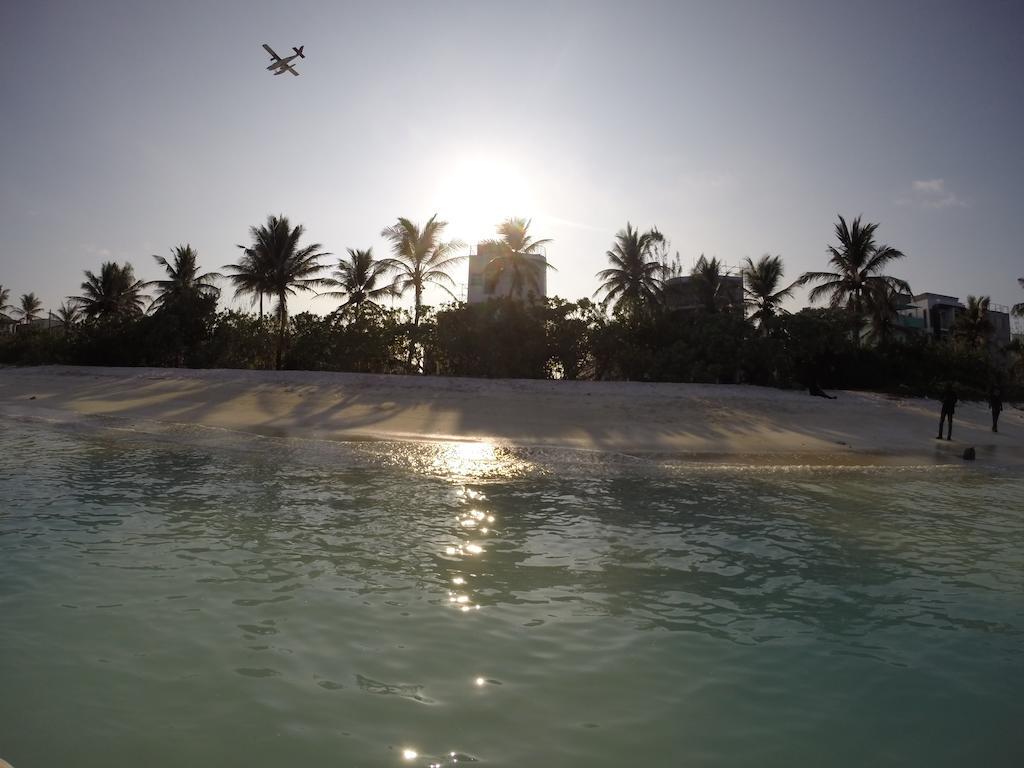 Airport Beach Hotel ฮุลฮูมาเล ภายนอก รูปภาพ