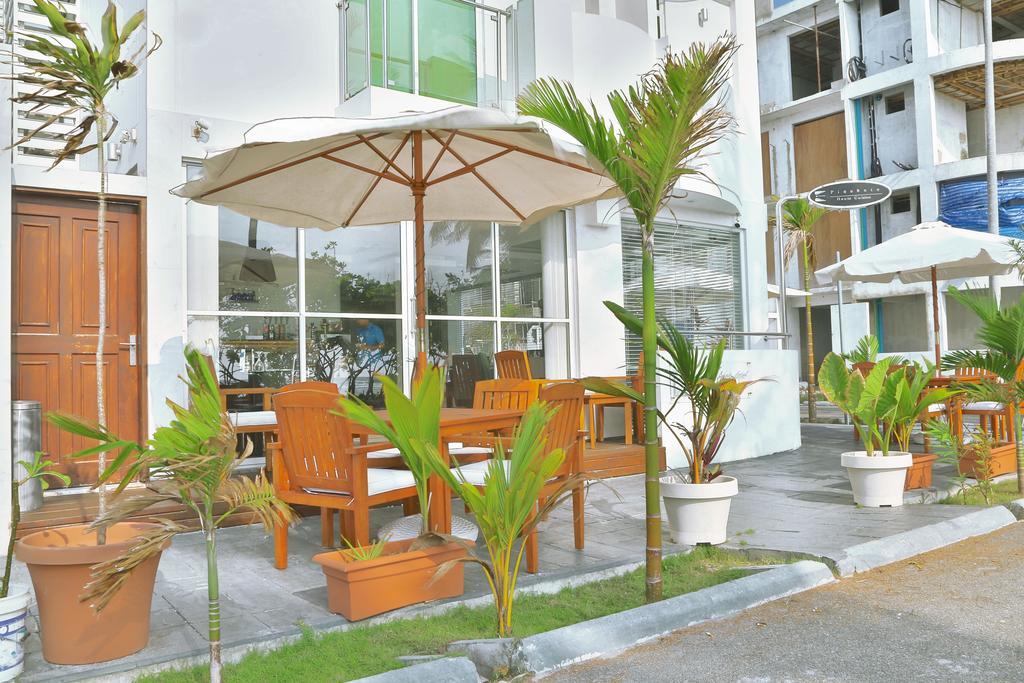 Airport Beach Hotel ฮุลฮูมาเล ภายนอก รูปภาพ