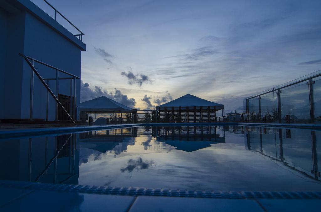 Airport Beach Hotel ฮุลฮูมาเล ภายนอก รูปภาพ