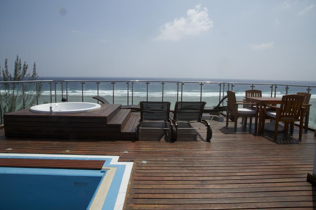 Airport Beach Hotel ฮุลฮูมาเล ภายนอก รูปภาพ