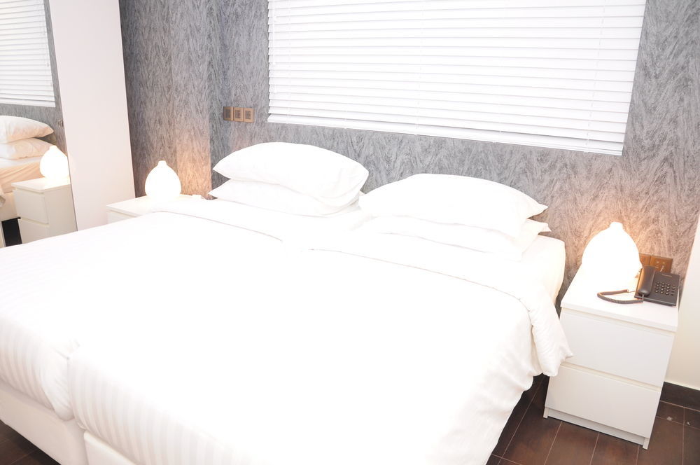Airport Beach Hotel ฮุลฮูมาเล ภายนอก รูปภาพ