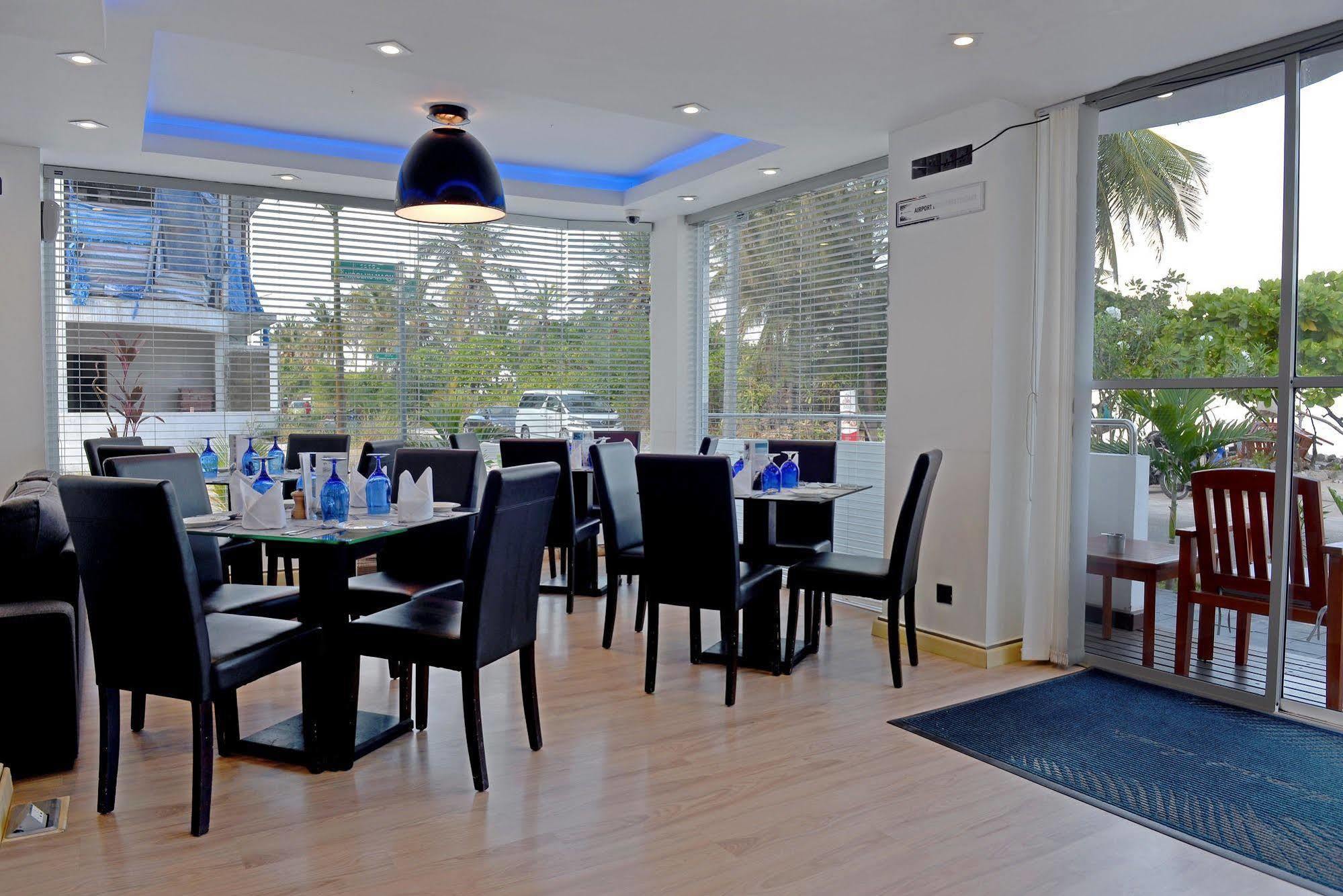 Airport Beach Hotel ฮุลฮูมาเล ภายนอก รูปภาพ