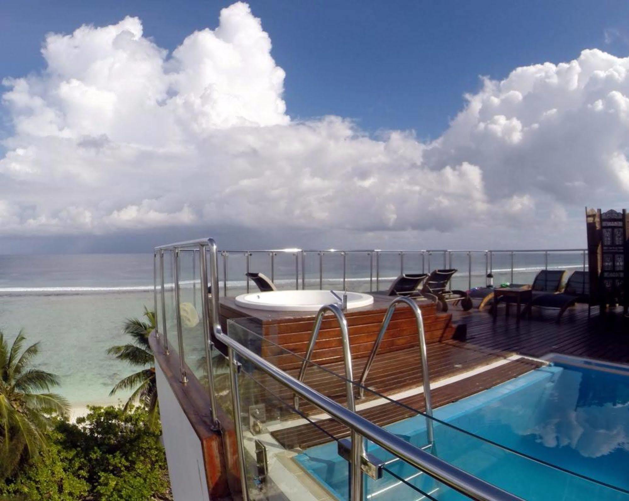 Airport Beach Hotel ฮุลฮูมาเล ภายนอก รูปภาพ
