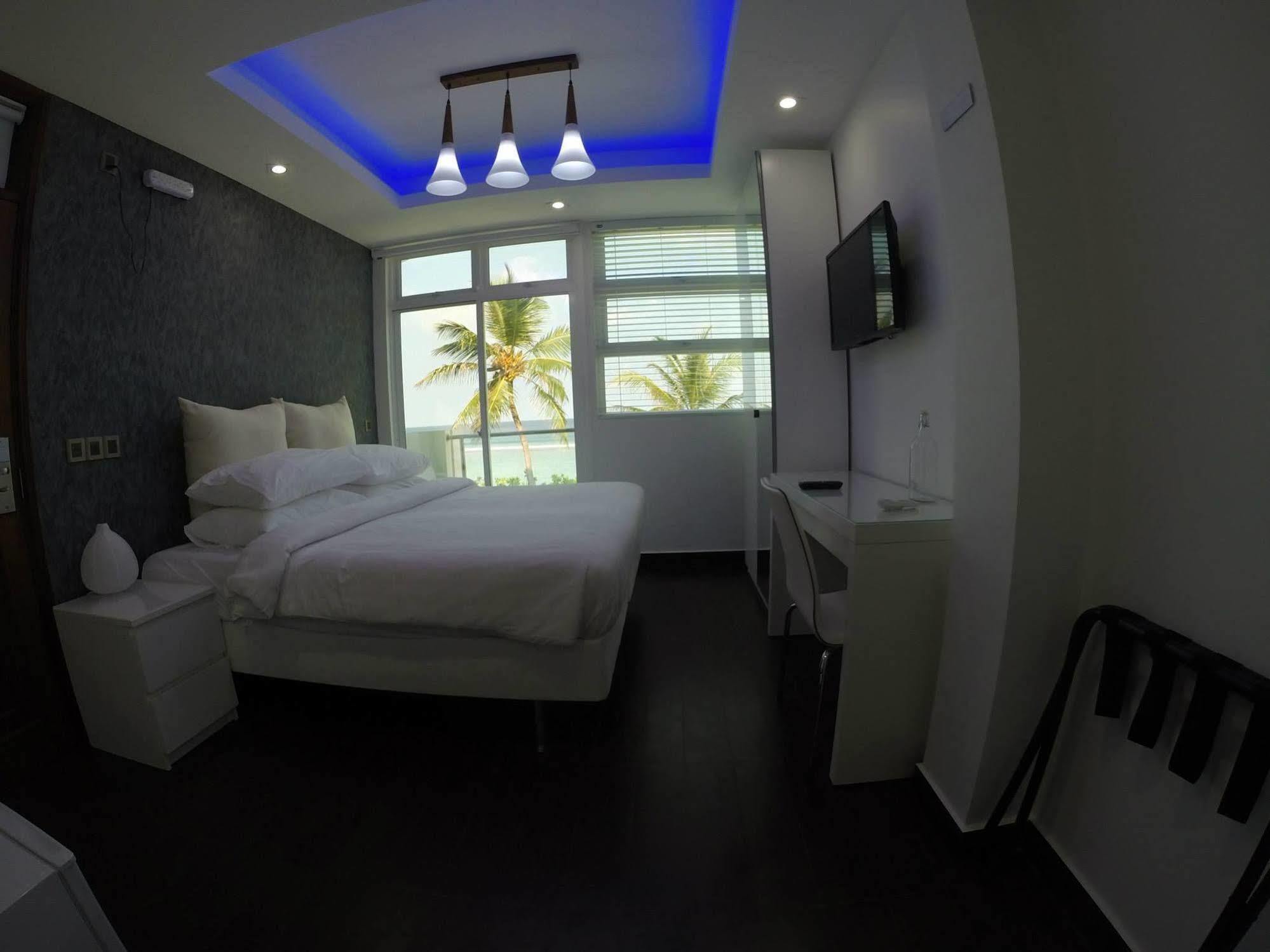 Airport Beach Hotel ฮุลฮูมาเล ภายนอก รูปภาพ