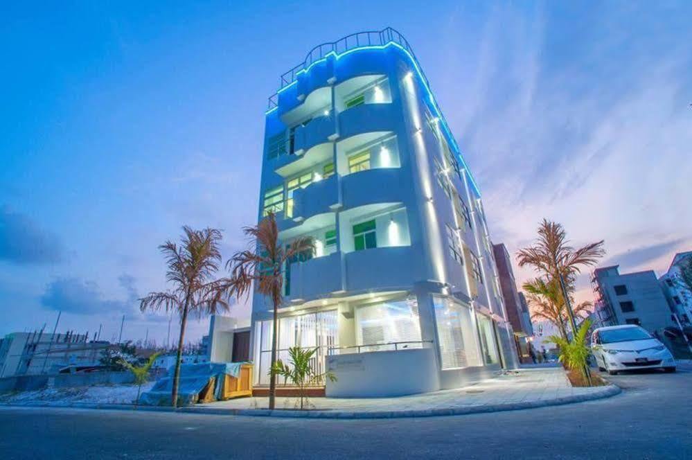 Airport Beach Hotel ฮุลฮูมาเล ภายนอก รูปภาพ
